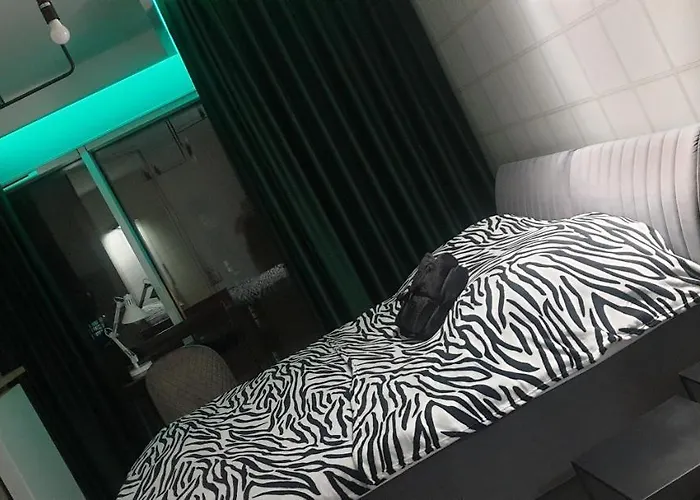 Towarowa Milionowa 39 Check-in 24 H 公寓 *