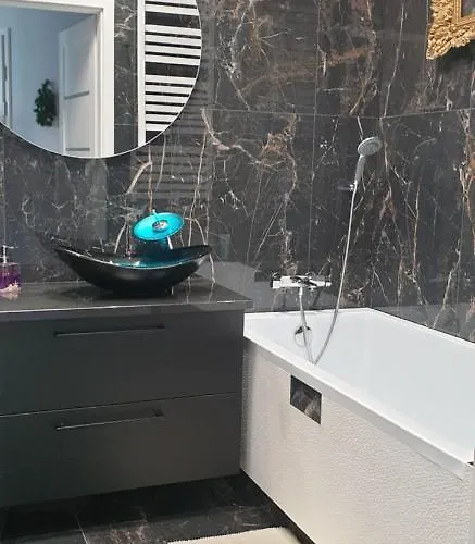 Towarowa Milionowa 39 Check-in 24 H 公寓 *